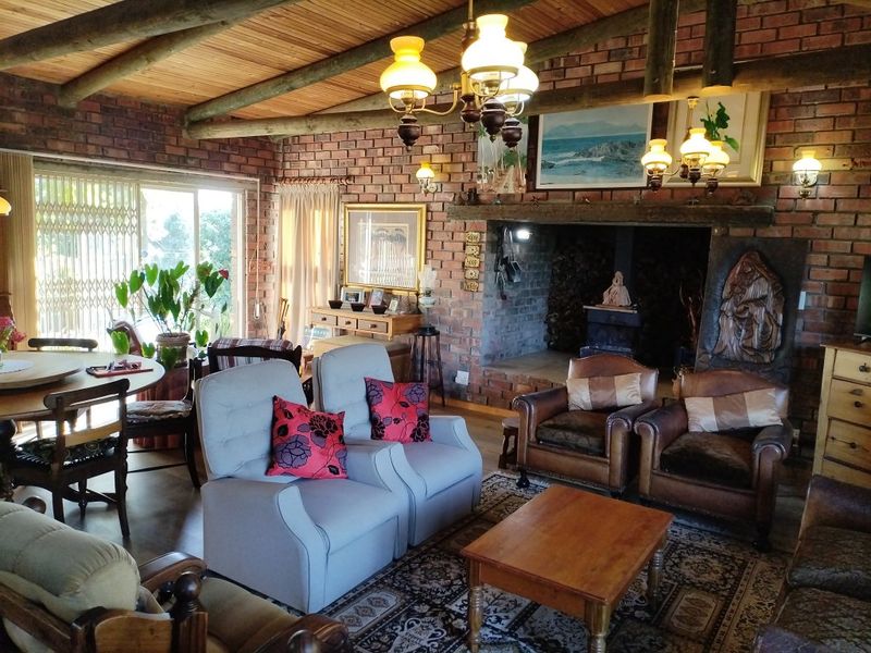 Four Bedroom House for Sale in Betty's Bay - Photo 2