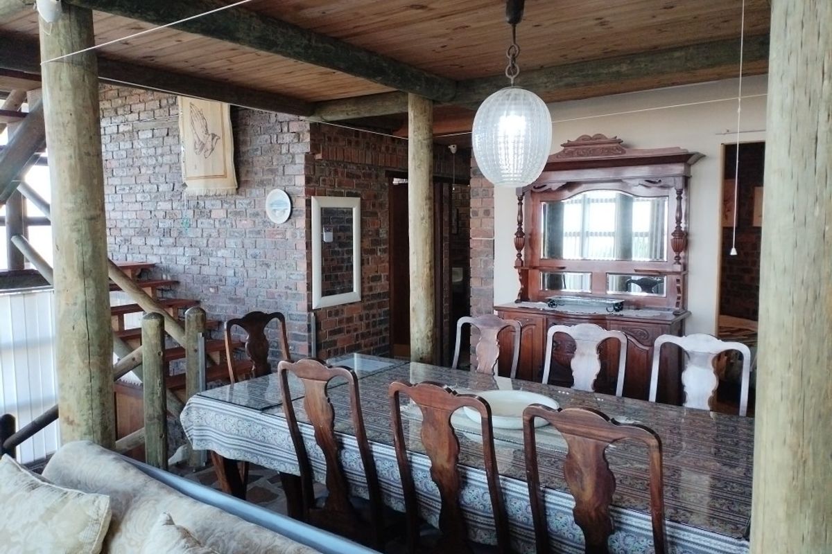 Four Bedroom House for Sale in Betty's Bay - Photo 4