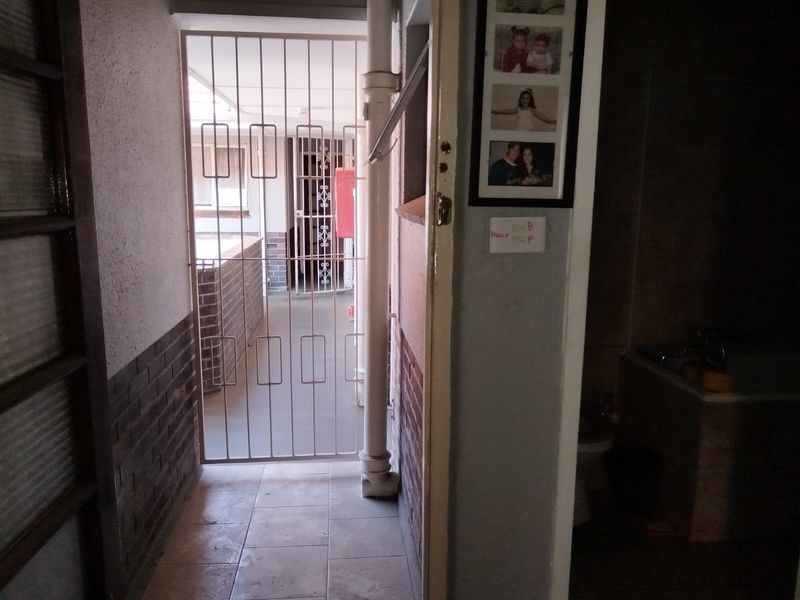 A Well-Maintained Two Bedroom Flat with a Garage, On the Second Floor - Photo 4