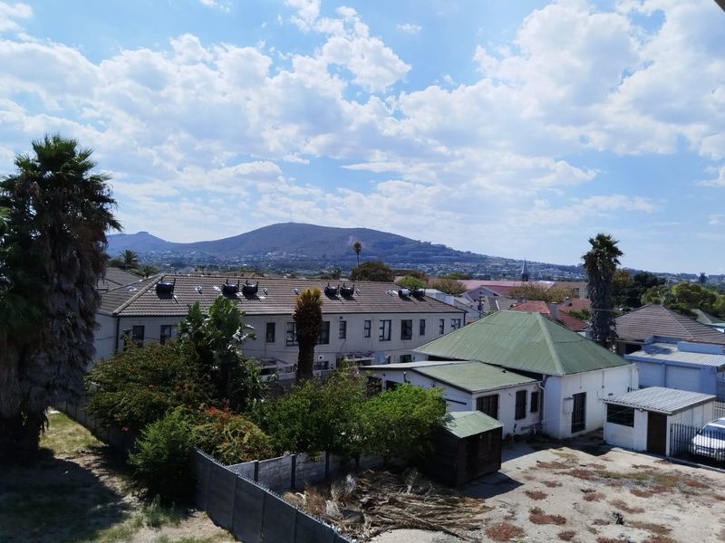 A Well-Maintained Two Bedroom Flat with a Garage, On the Second Floor - Photo 10