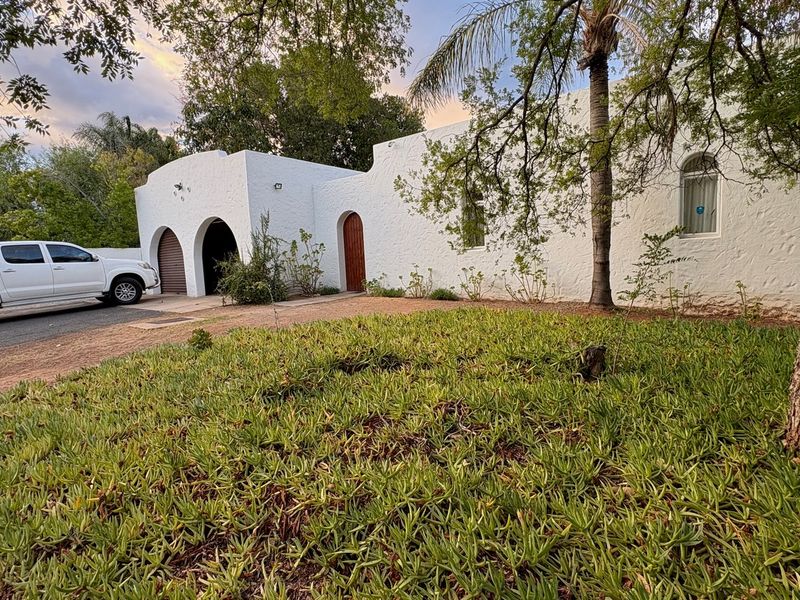 Stylish Spanish Architecture - Photo 9