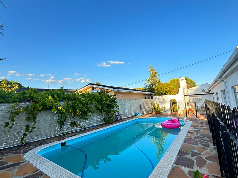 Stylish Spanish Architecture - Photo 5