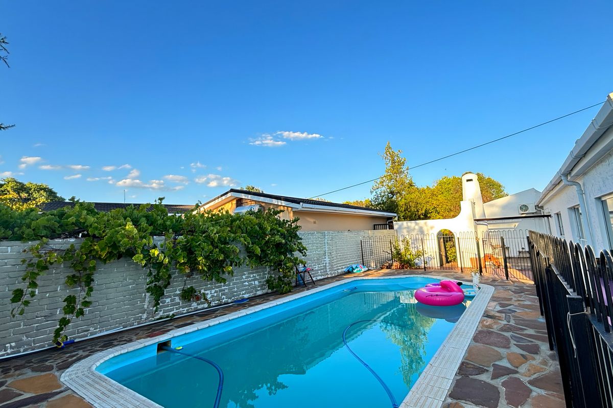 Stylish Spanish Architecture - Photo 5