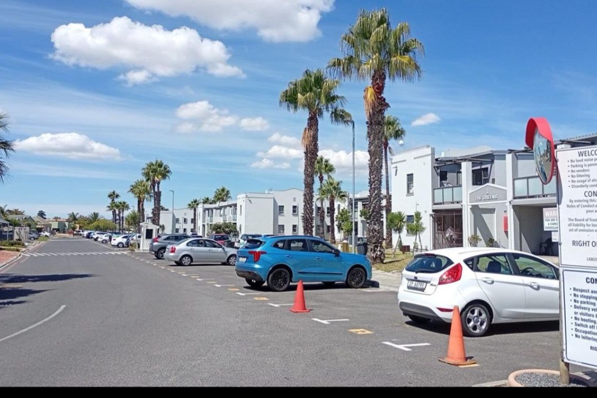 Spacious And Neat Ground Floor Unit In Popular The Greens Golf Estate - Photo 3