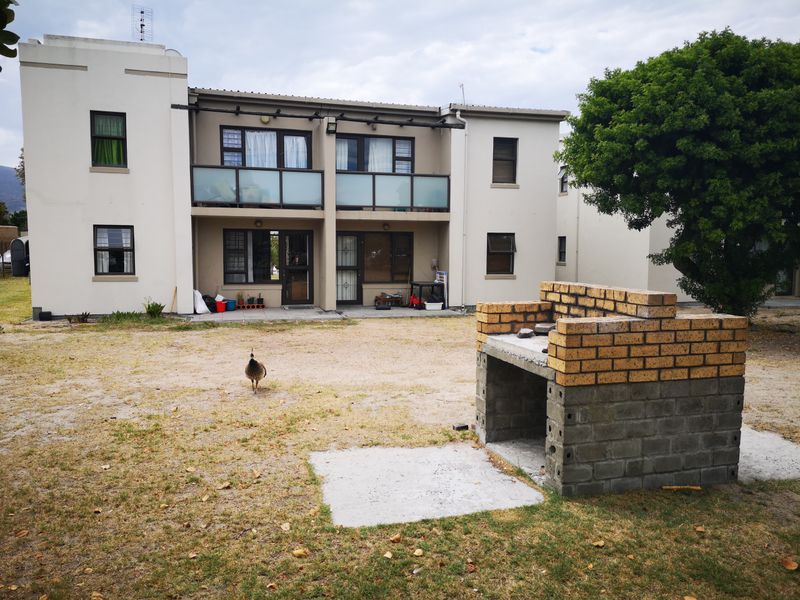 Spacious And Neat Ground Floor Unit In Popular The Greens Golf Estate - Photo 2