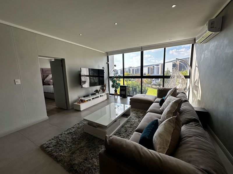 Sophisticated Waterside Living in the Heart of Midstream - Photo 5