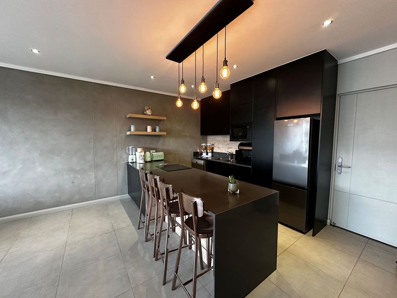 Sophisticated Waterside Living in the Heart of Midstream - Photo 10