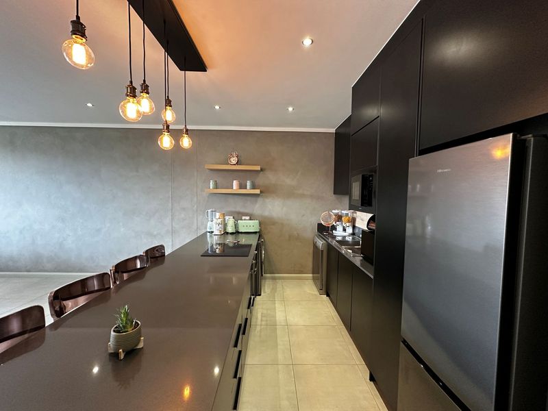 Sophisticated Waterside Living in the Heart of Midstream - Photo 6