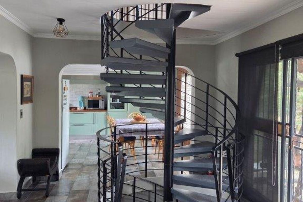 SOLE MANDATE   !!!!!!!      Renovated Bushveld Home in Private Conservancy Near Kruger National Park - Photo 5