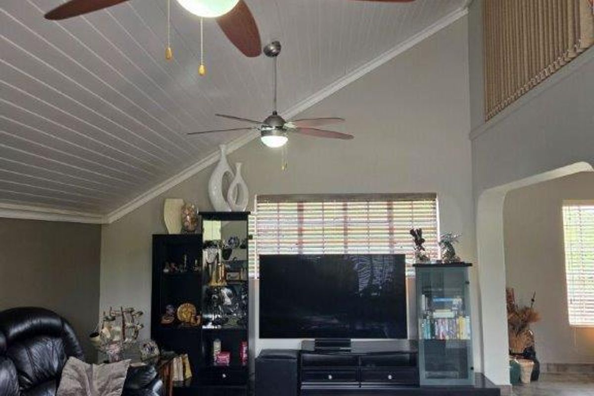 SOLE MANDATE   !!!!!!!      Renovated Bushveld Home in Private Conservancy Near Kruger National Park - Photo 3