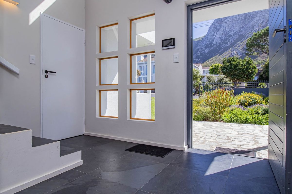 Under Offer - Photo 3