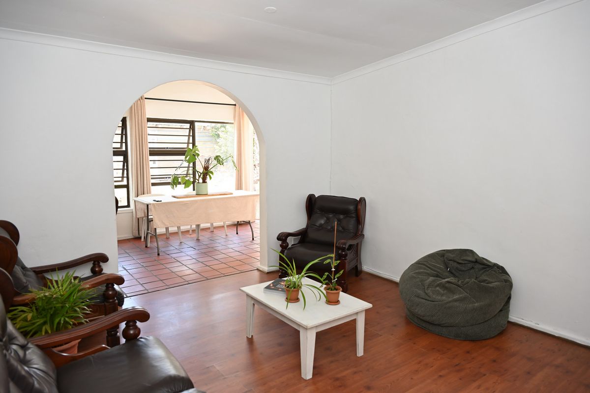 Family Home - What-a-lot-I've got to offer! - Photo 4