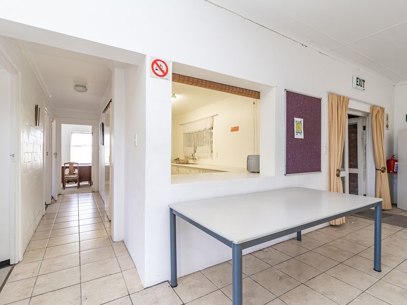 Spacious Opportunity in a Complex in Westcliff, Hermanus - Photo 8