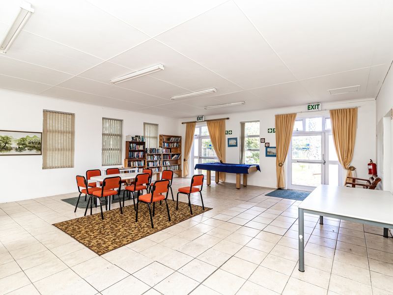 Spacious Opportunity in a Complex in Westcliff, Hermanus - Photo 3