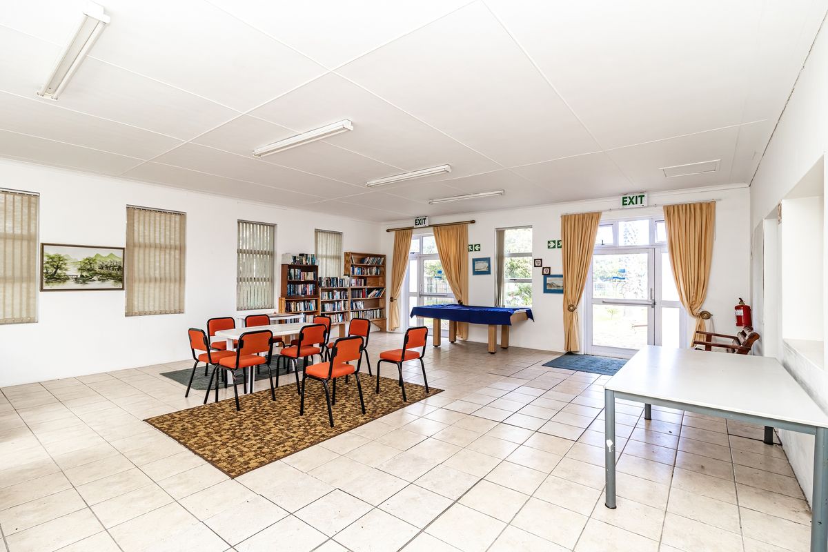 Spacious Opportunity in a Complex in Westcliff, Hermanus - Photo 3