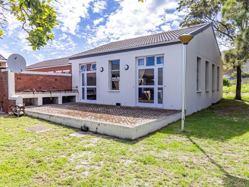 Spacious Opportunity in a Complex in Westcliff, Hermanus - Photo 5