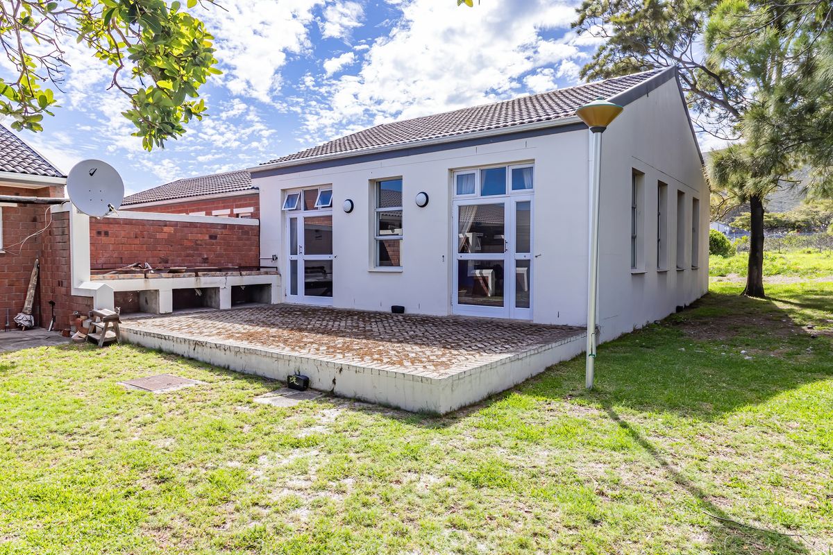 Spacious Opportunity in a Complex in Westcliff, Hermanus - Photo 5