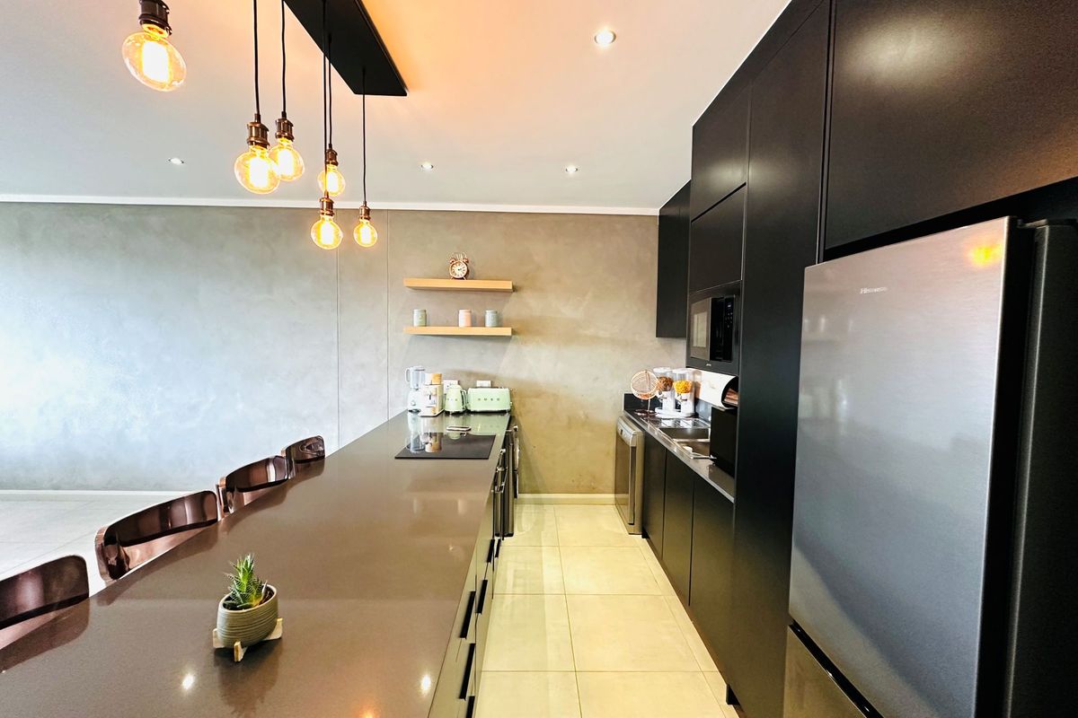 Luxury Apartment with Scenic Views in Ascend to Midstream - Photo 3