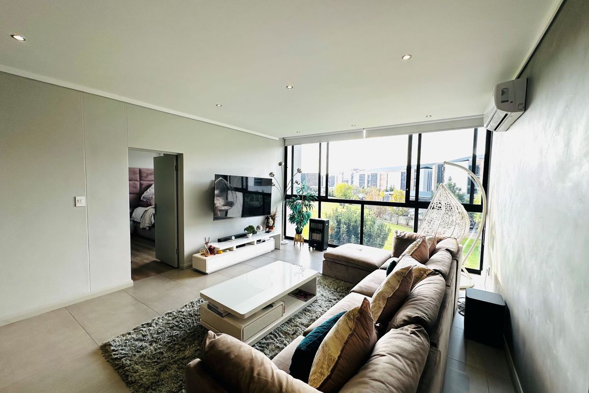 Luxury Apartment with Scenic Views in Ascend to Midstream - Photo 5