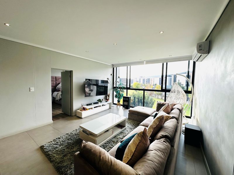 Luxury Apartment with Scenic Views in Ascend to Midstream - Photo 5