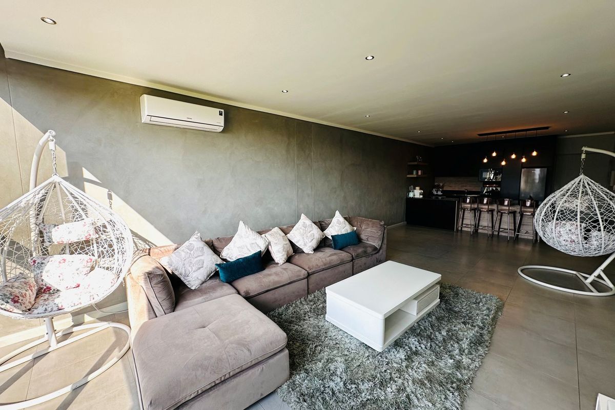 Luxury Apartment with Scenic Views in Ascend to Midstream - Photo 2