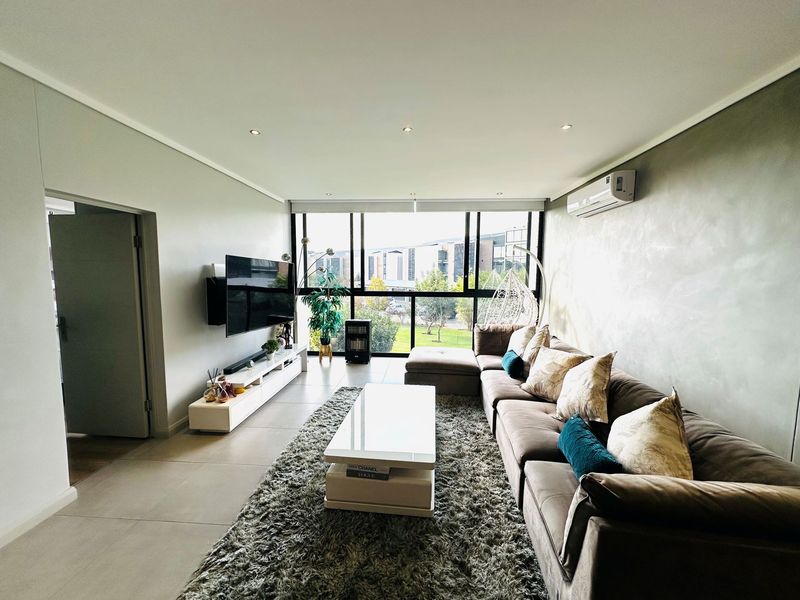 Luxury Apartment with Scenic Views in Ascend to Midstream - Photo 10