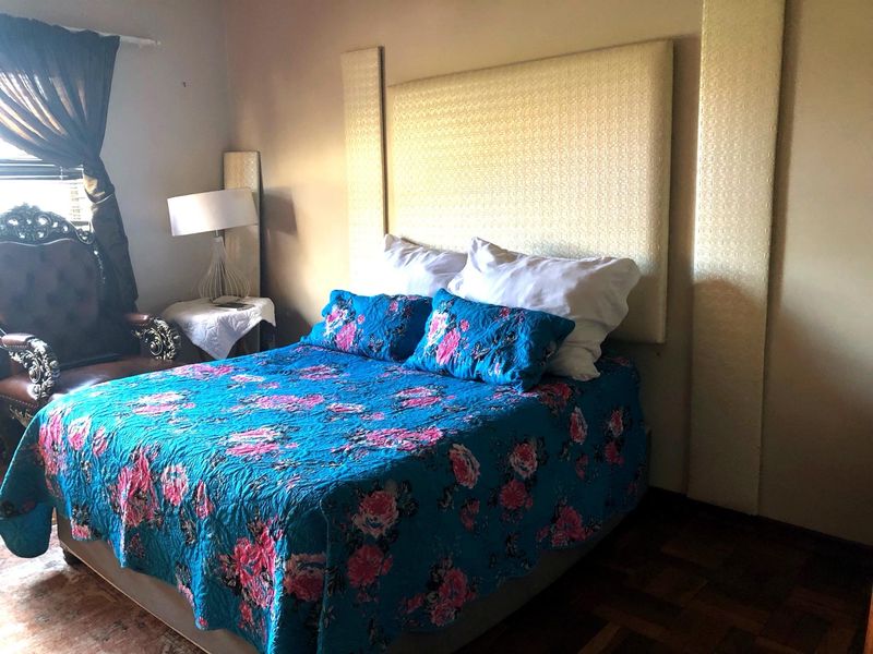 Spacious 3-Bedroom Home with Double Garage in Witpoortjie - Photo 7