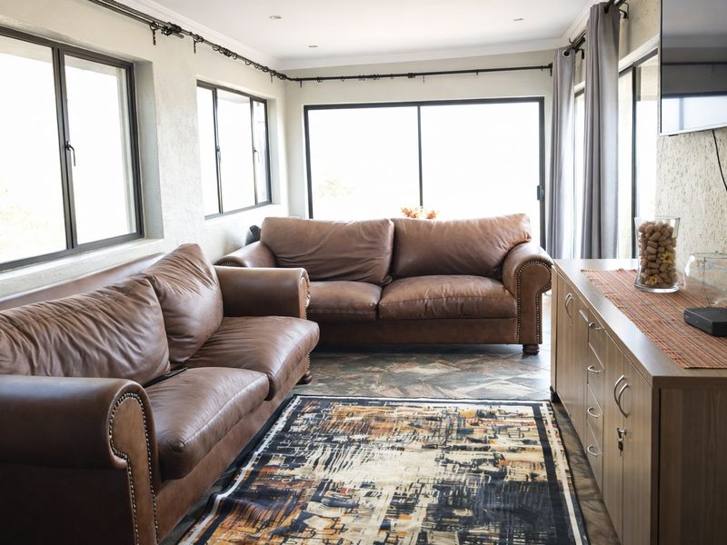 Spacious 3-Bedroom Home with Double Garage in Witpoortjie - Photo 3