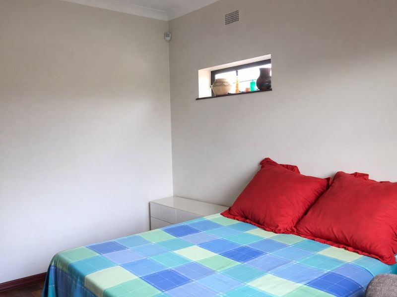 Spacious 3-Bedroom Home with Double Garage in Witpoortjie - Photo 9