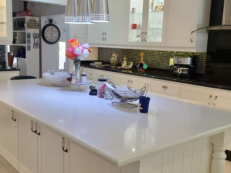 Exceptional Five Bedroom Home For Sale in Glenvista. - Photo 3