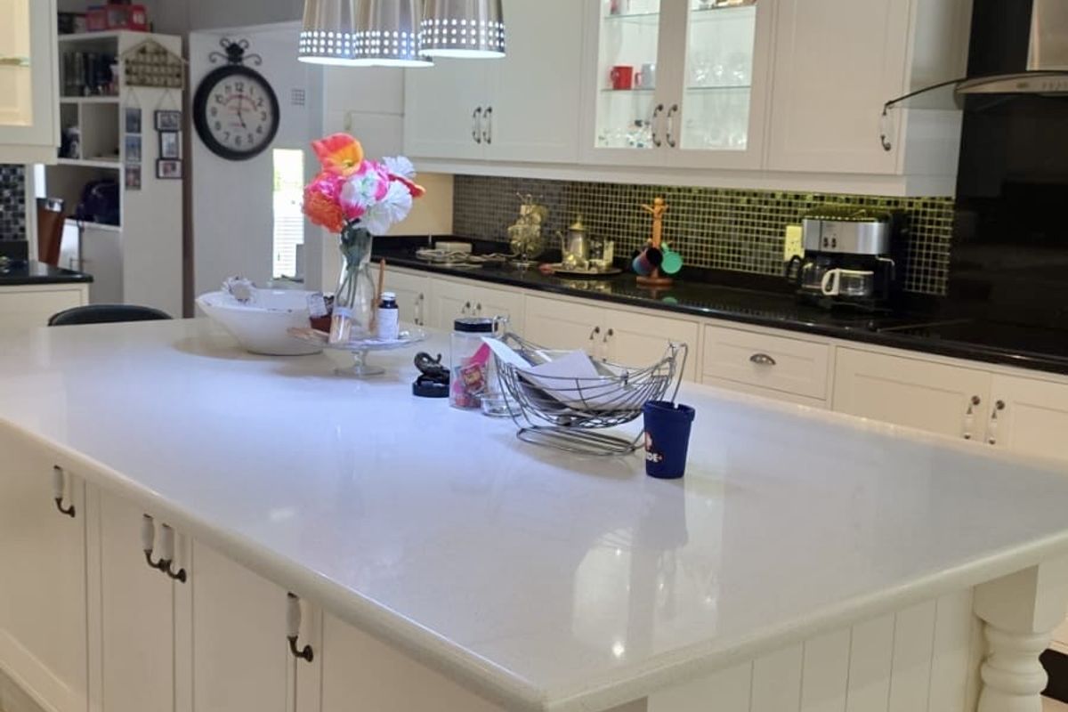 Exceptional Five Bedroom Home For Sale in Glenvista. - Photo 3