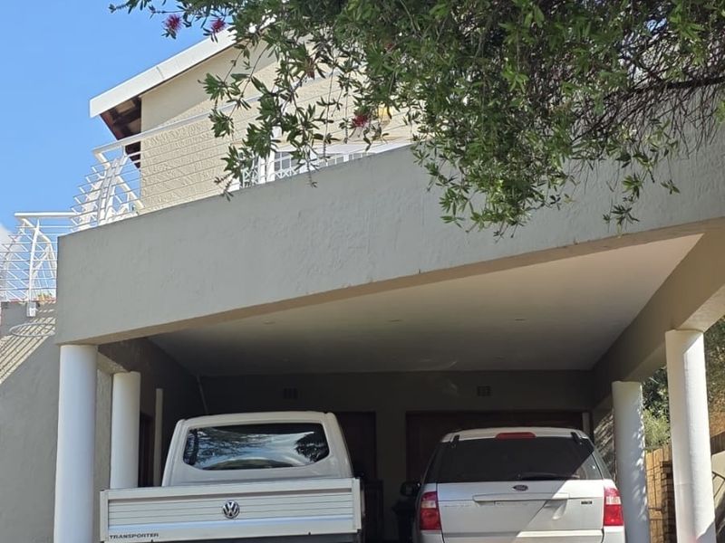 Exceptional Five Bedroom Home For Sale in Glenvista. - Photo 10