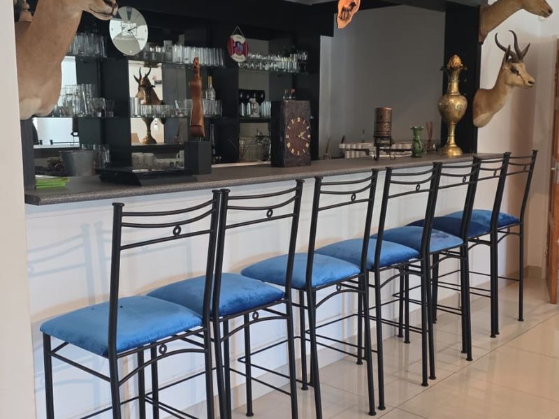 Exceptional Five Bedroom Home For Sale in Glenvista. - Photo 9