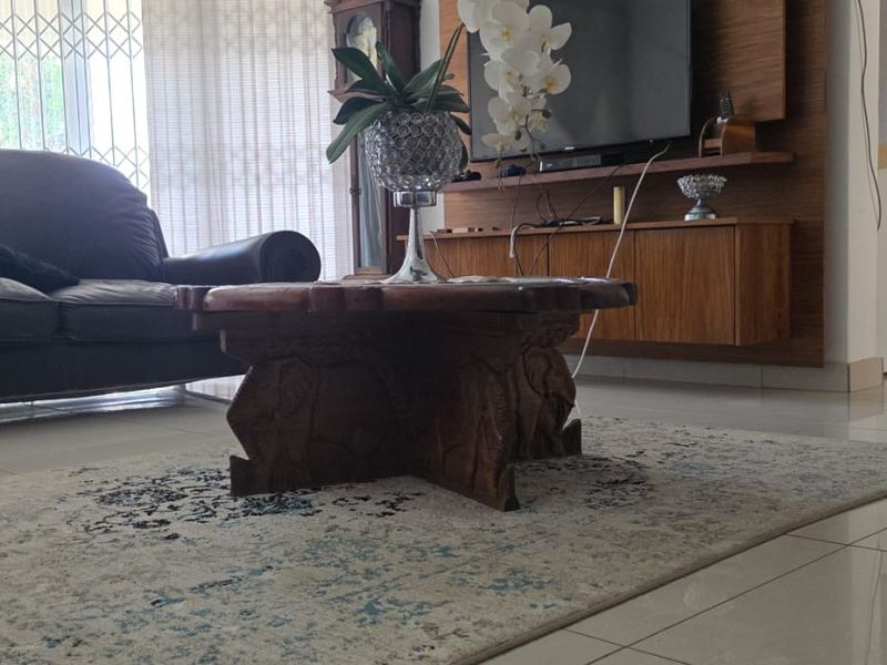 Exceptional Five Bedroom Home For Sale in Glenvista. - Photo 8