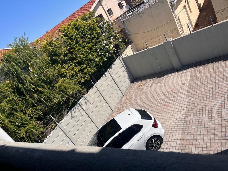 Stunning Apartment in Claremont - Photo 3