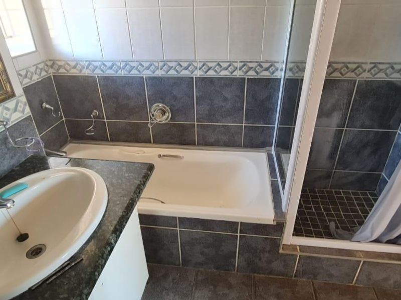 Three bedroom apartment for sale in Secunda!  Good location - Photo 9