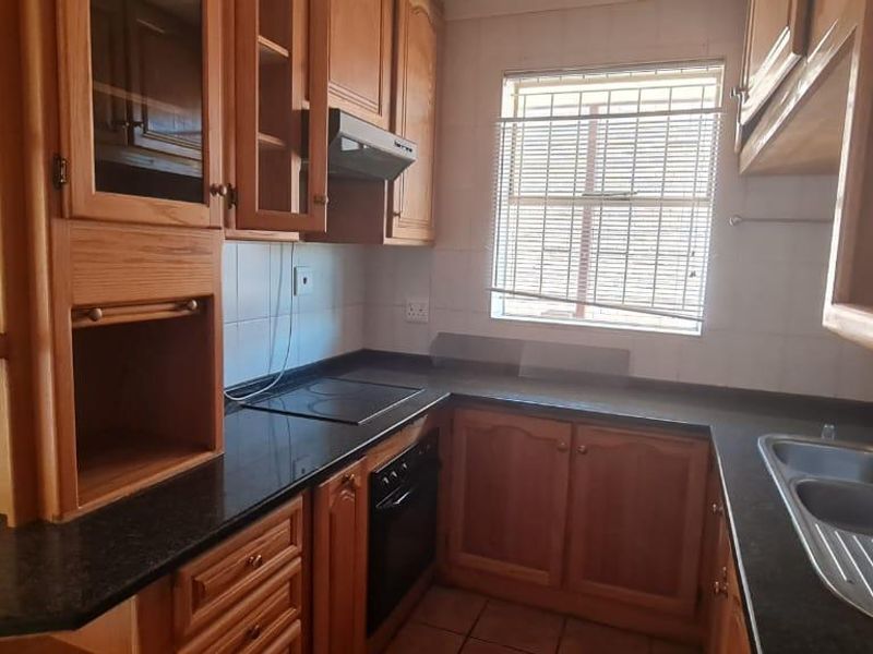Three bedroom apartment for sale in Secunda!  Good location - Photo 7