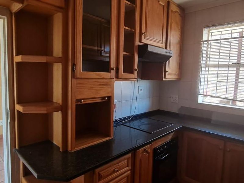 Three bedroom apartment for sale in Secunda!  Good location - Photo 8