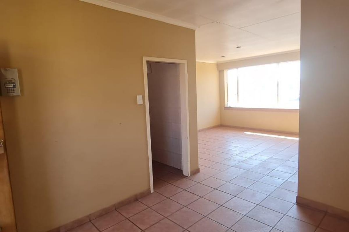 Three bedroom apartment for sale in Secunda!  Good location - Photo 3
