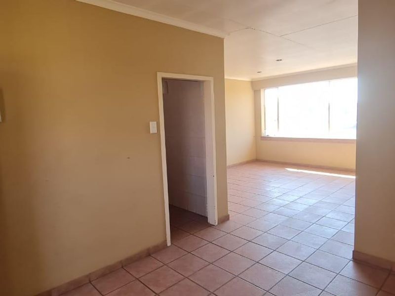 Three bedroom apartment for sale in Secunda!  Good location - Photo 3