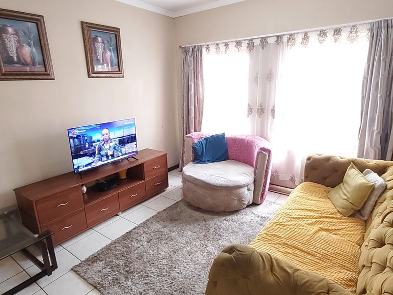 Modern Comfort and Convenience in a Secure Lifestyle Complex - Photo 6