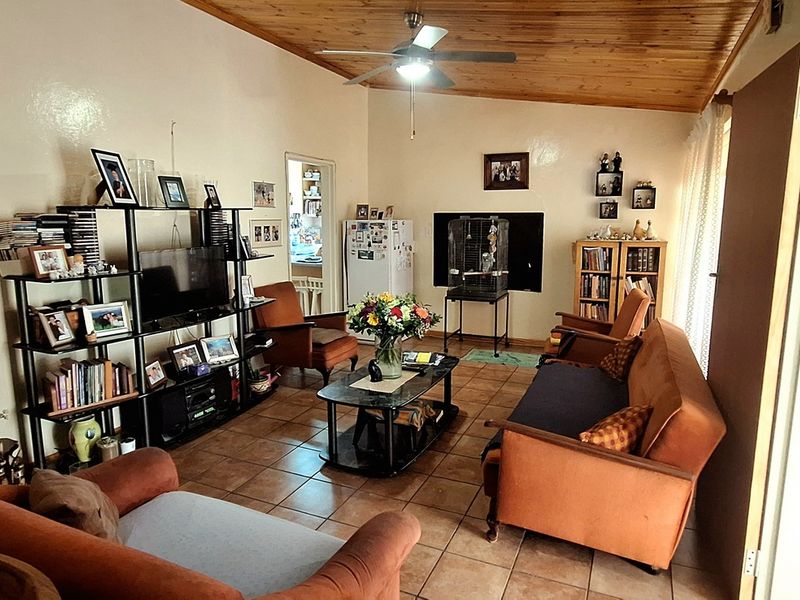 SOLE MANDATE - Welcome to your new address in a leafy street of popular Wellington North. - Photo 6