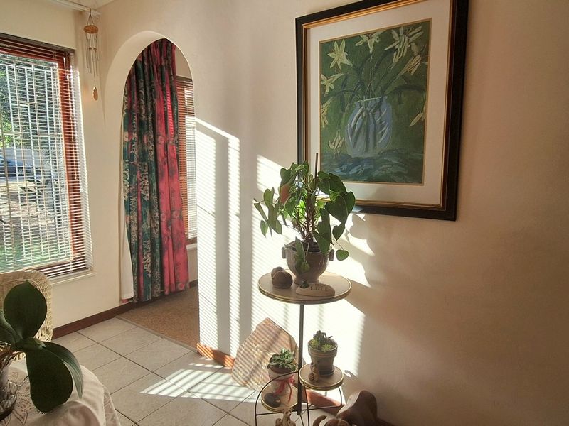 SOLE MANDATE - Welcome to your new address in a leafy street of popular Wellington North. - Photo 5