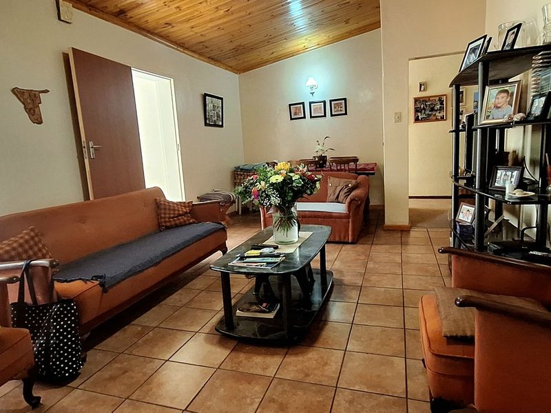 SOLE MANDATE - Welcome to your new address in a leafy street of popular Wellington North. - Photo 7