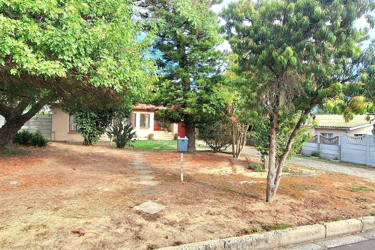 SOLE MANDATE - Welcome to your new address in a leafy street of popular Wellington North. - Photo 2