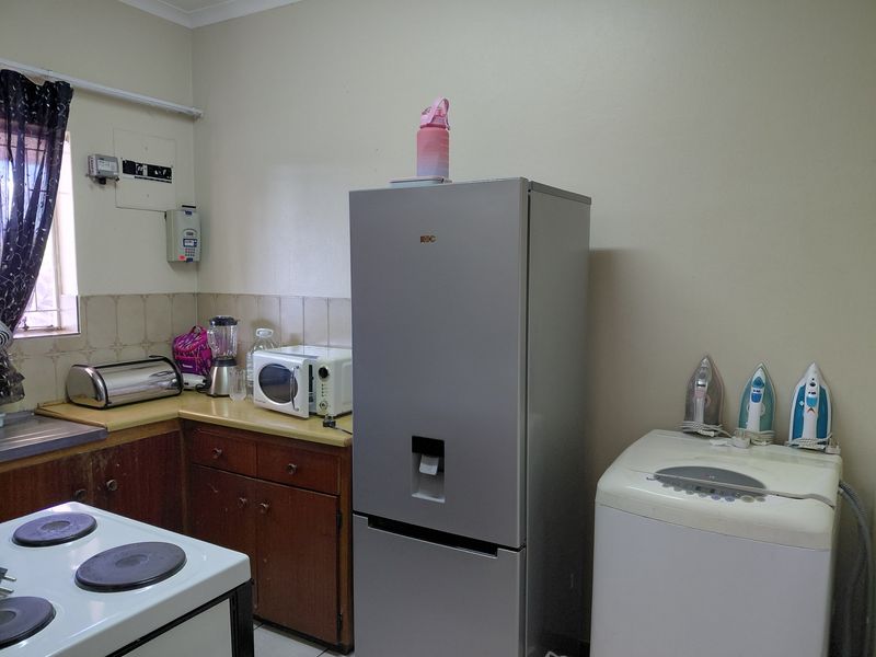 Bachelor Apartment in Wesbank Close to all Amenities - Photo 5