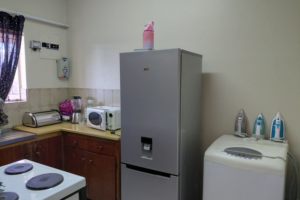 Bachelor Apartment in Wesbank Close to all Amenities - Photo 5