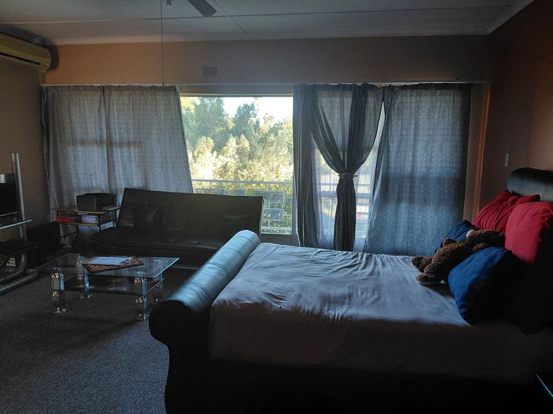 Bachelor Apartment in Wesbank Close to all Amenities - Photo 2