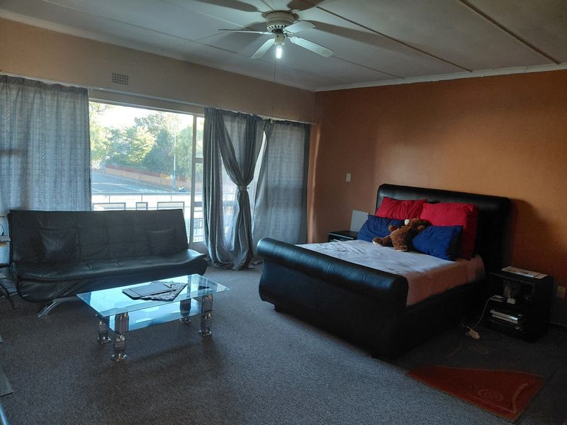 Bachelor Apartment in Wesbank Close to all Amenities - Photo 3