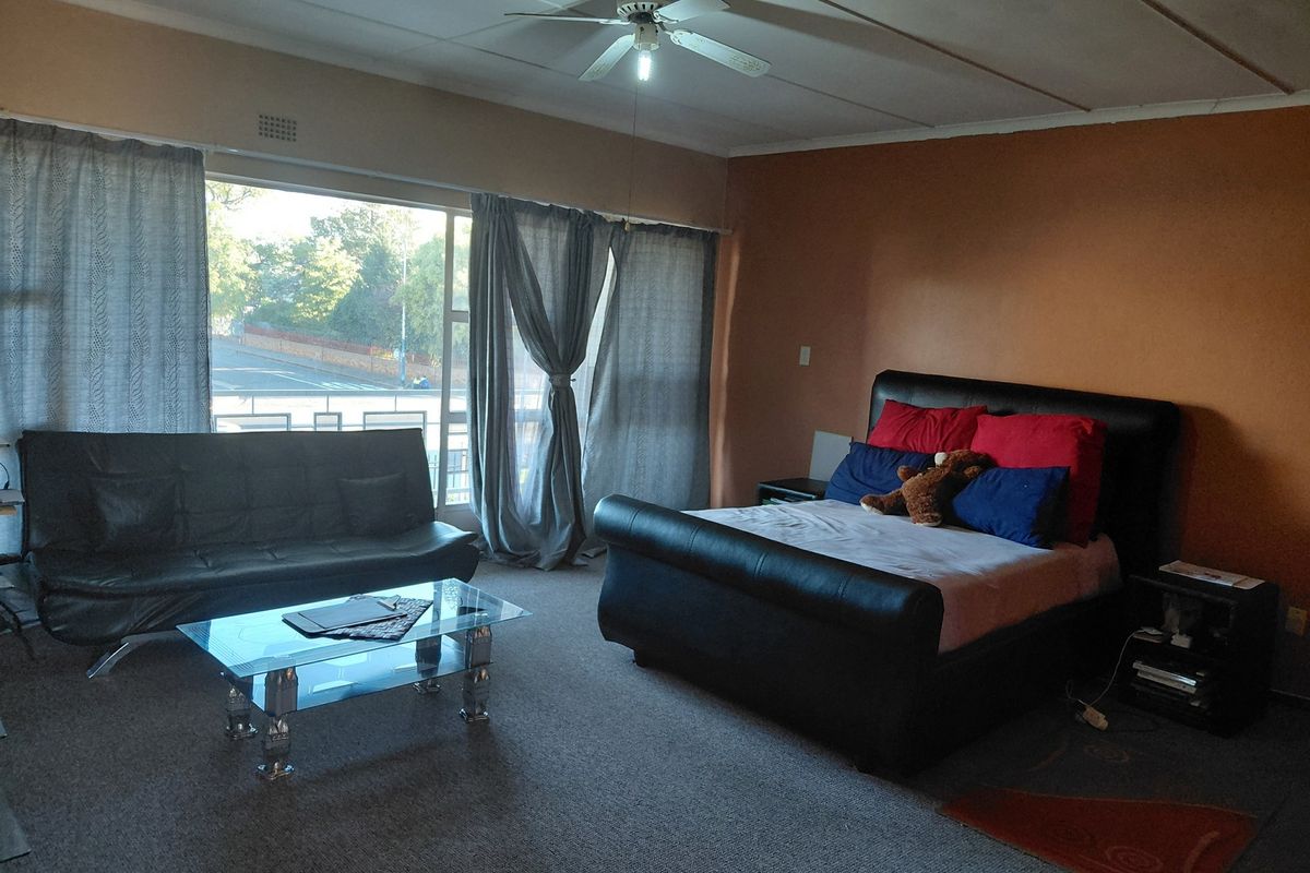 Bachelor Apartment in Wesbank Close to all Amenities - Photo 3